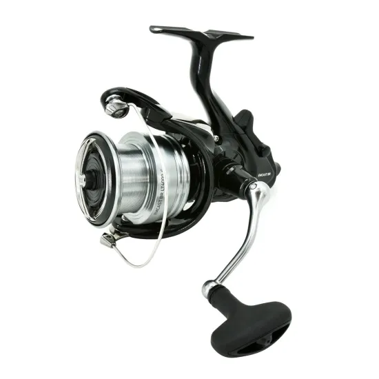 Kołowrotek feeder z wolnym biegiem Daiwa 24 Emcast BR LT 4000-C 4 łożyska